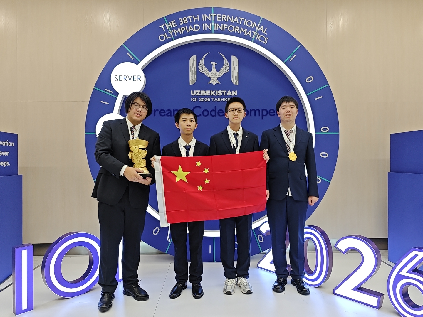 IOI 2026中国队选手合影 IOI 2026中国队选手合影